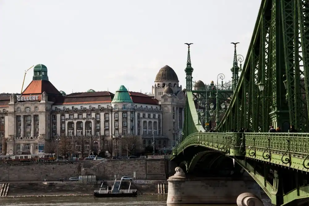 Gellért Szálló és a Duna partja Budapesten