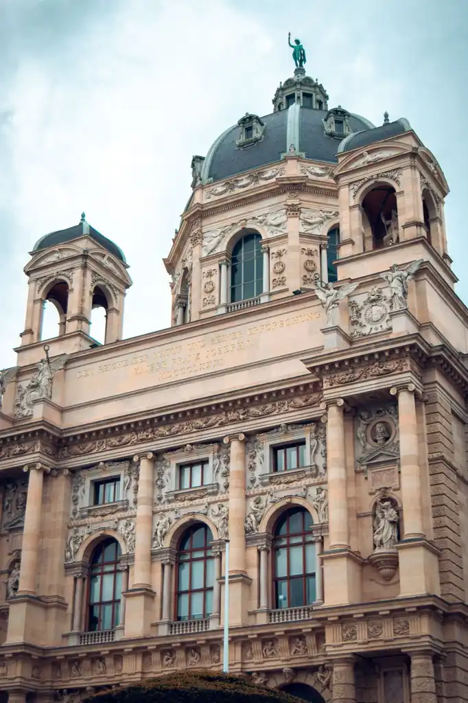Bécsi Művészettörténeti Múzeum klasszikus kupolás belső tere